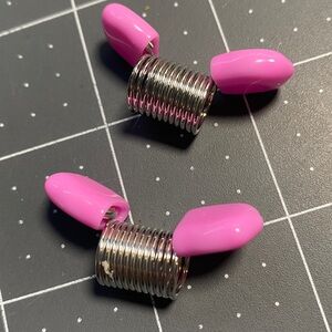 Tools: Pair Wire Holders (colors random)